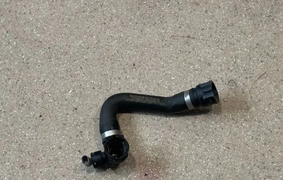 Mercedes-Benz GLC X253 C253 Engine coolant pipe/hose A2535018182