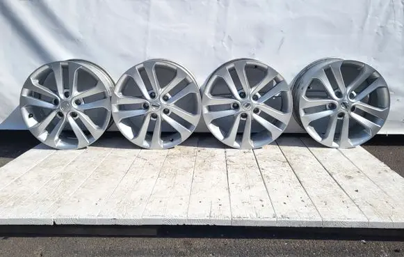 Nissan Qashqai R17 alloy rim 