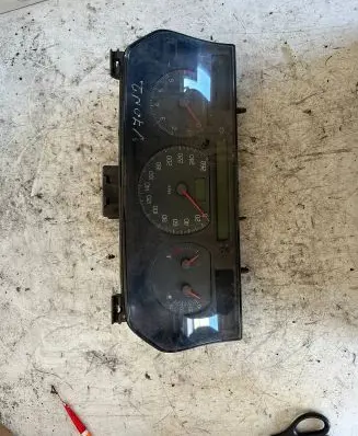 Volvo S70 V70 V70 XC Speedometer (instrument cluster) 9168144