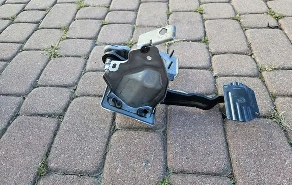 Peugeot 2008 I Brake pedal 9683292480