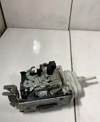 Audi A4 S4 B5 8D Front door lock 8D2837016F