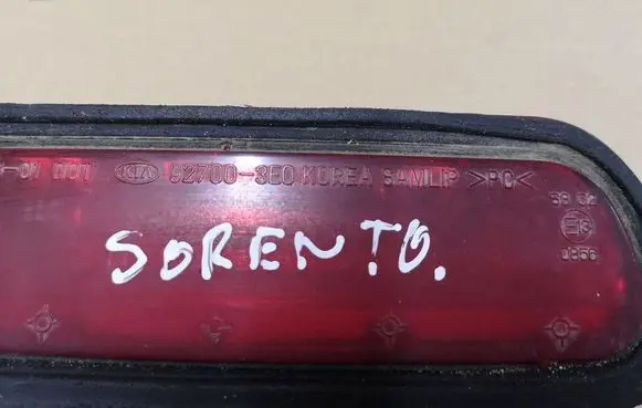 KIA Sorento Third/center stoplight 927003E0