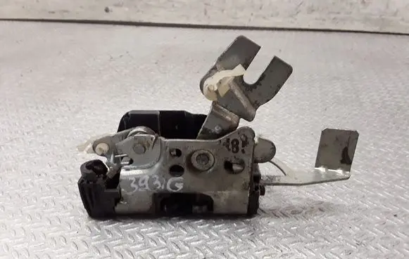 Loading door lock
