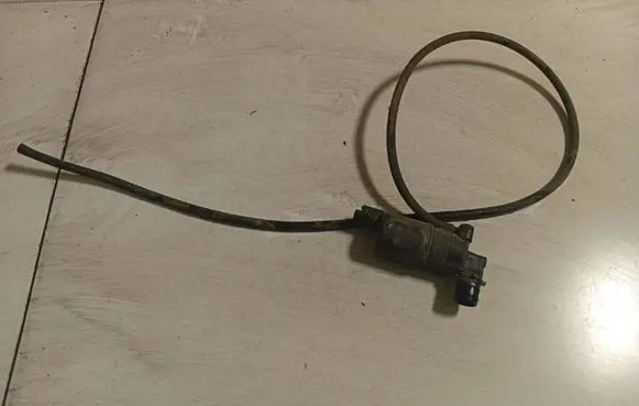 Peugeot 107 Windscreen/windshield washer pump 8200031805