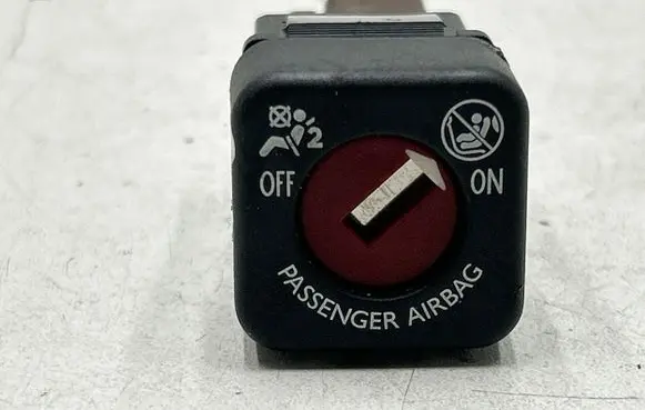 Peugeot 308 Passenger airbag on/off switch 95835T02
