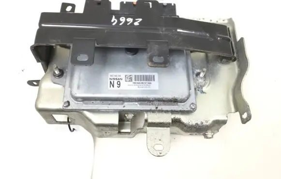 Nissan Juke I F15 Engine control unit/module MEC940-390