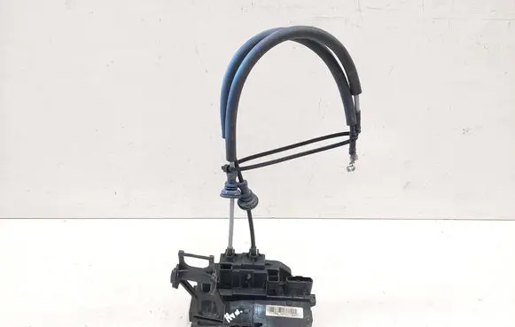 Hyundai Santa Fe Front door lock 813202B030