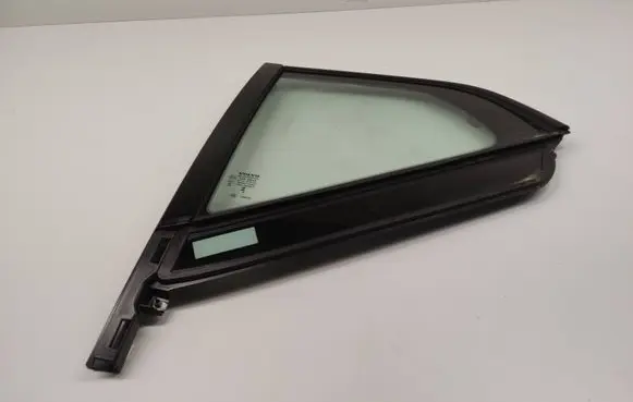 Volvo XC40 Rear vent window glass 32368782 1732024 WK3841