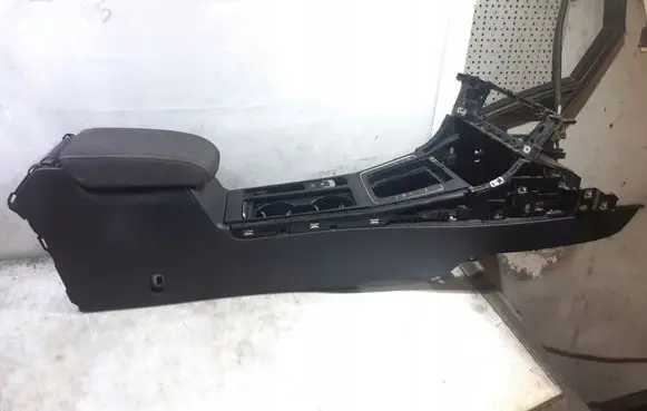 Volkswagen Golf VII Center console
