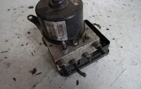 BMW 1 E81 E87 ABS Pump 6791521