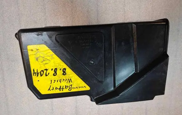 Volvo S80 Battery box tray cover/lid 8622335