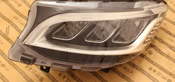 Mercedes-Benz Sprinter W907 W910 Headlight/headlamp A9109065700