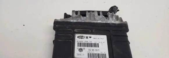 Volkswagen Golf III Engine control unit/module 032906030R 6160025610 XU6J7H77