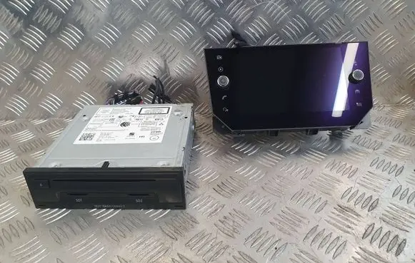 Seat Arona Radio/CD/DVD/GPS head unit 5F0035858C 6F0919605A