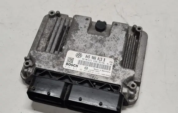 Skoda Fabia Mk2 (5J) Engine control unit/module 045906013B 0281013185 045906013E