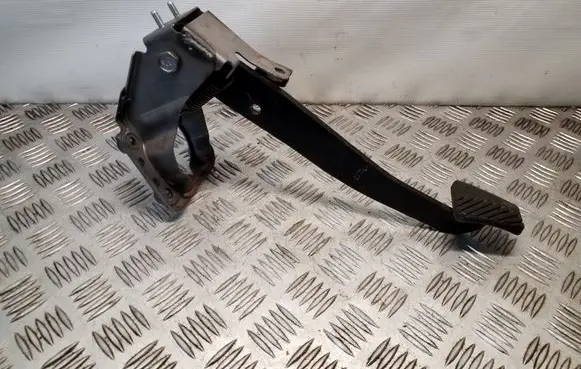 KIA Sorento Brake pedal 