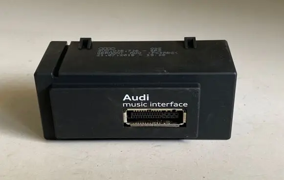 Audi A3 S3 8V USB socket connector 8V0035736