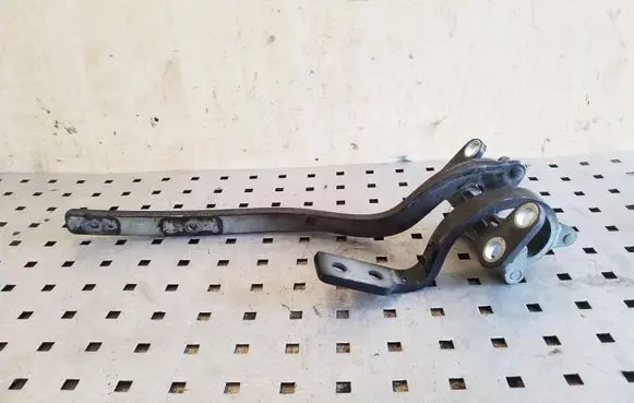 Volkswagen Touareg I Tailgate/trunk/boot hinge 7L6827302C