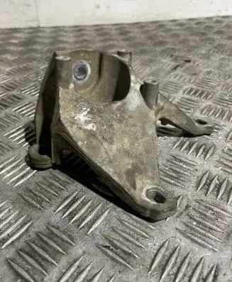 Audi A8 S8 D4 4H Engine mounting bracket 4H0399113E