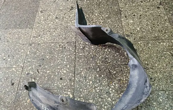 Front wheel arch liner splash guards