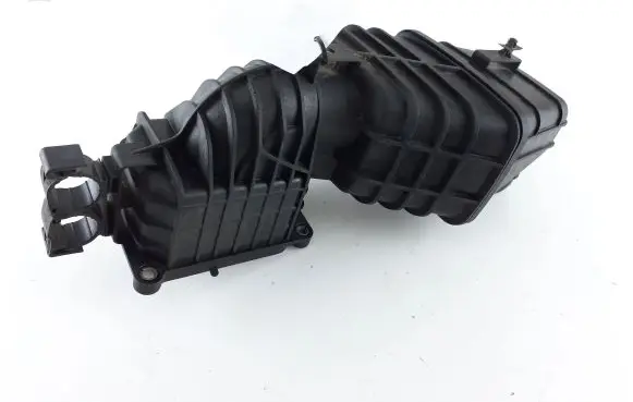 Volkswagen Golf V Intake resonator 03C145755E
