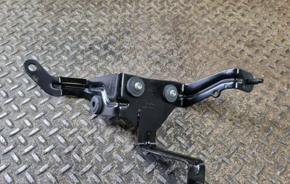 Ford Mustang VI ABS pump bracket FR3C2C304B