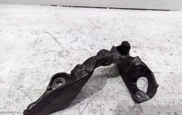 Nissan Qashqai Engine mounting bracket 147177968R