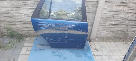 Nissan Primera Rear door