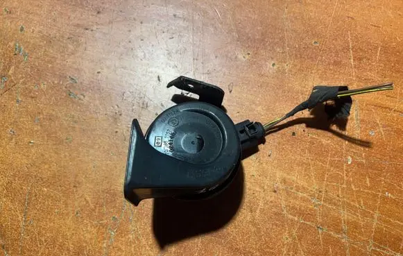 Audi A3 S3 A3 Sportback 8P Horn signal 024148
