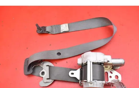 Toyota Prius (XW30) Front seatbelt 7S1050P