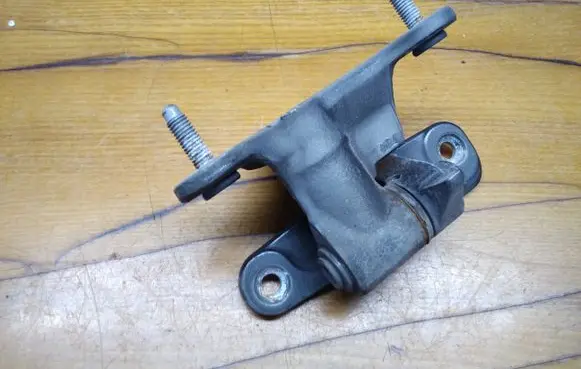 Mercedes-Benz E A207 Front door lower hinge 