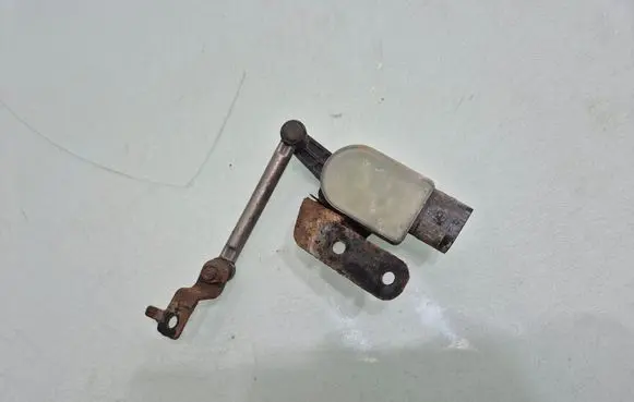 Nissan Murano Z50 Rear air suspension level height sensor H01S8002 5581289900
