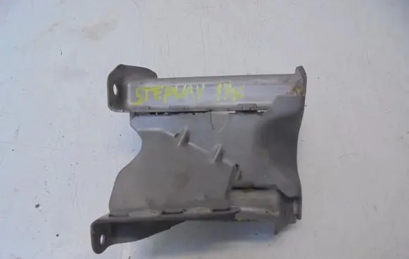 Dacia Sandero Engine mount bracket