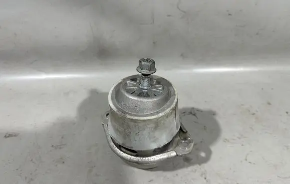 Engine mount bracket