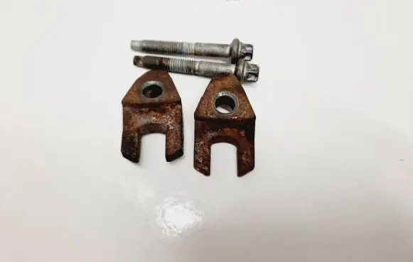 Peugeot 2008 I Fuel Injector clamp holder