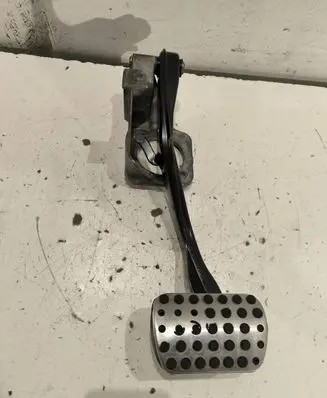 Mercedes-Benz E W211 Brake pedal A2112900119
