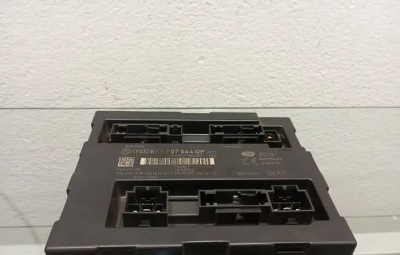 Audi A4 S4 B8 8K Comfort/convenience module 8K0907064DP 5DK00991884