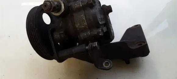 Mitsubishi Galant Power steering pump