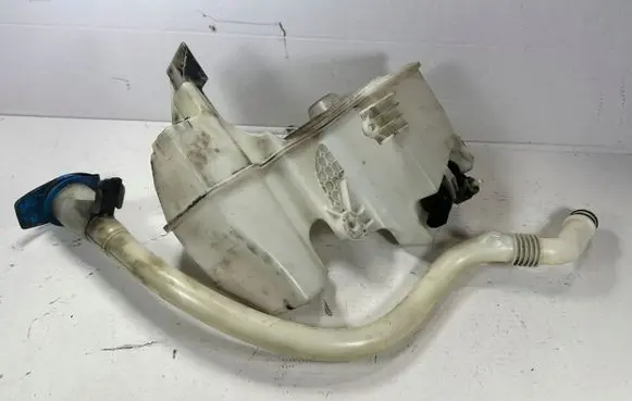 Volkswagen Multivan T5 Windshield washer fluid reservoir/tank