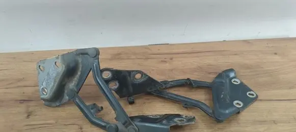 Volkswagen Touareg I Engine bonnet/hood hinges 7L6823301