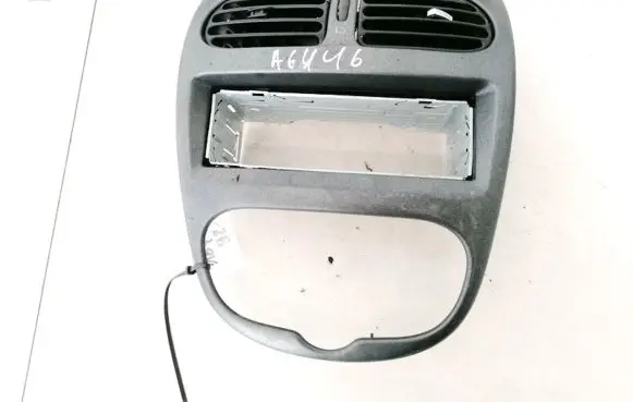 Peugeot 206 Dash center air vent grill 8291