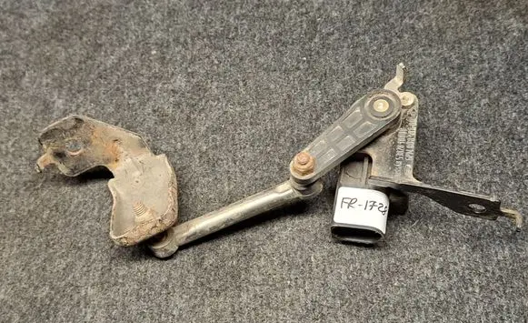Nissan Qashqai Rear air suspension level height sensor 5387289900 53820J0000