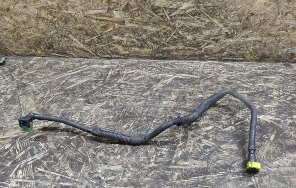 Mazda CX-9 Fuel line pipe