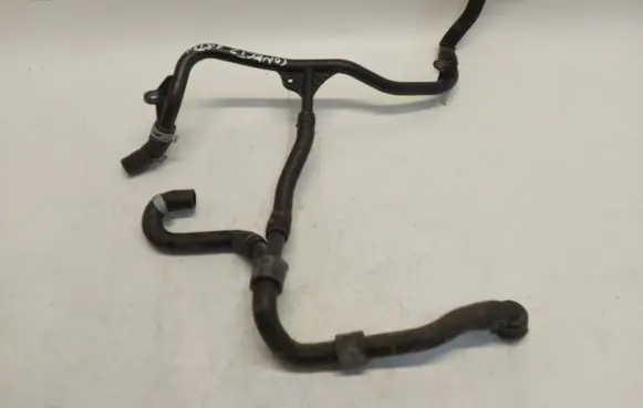 Engine coolant pipe/hose