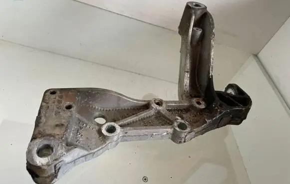 Volkswagen Golf V Front lower control arm/wishbone 1K0199295E
