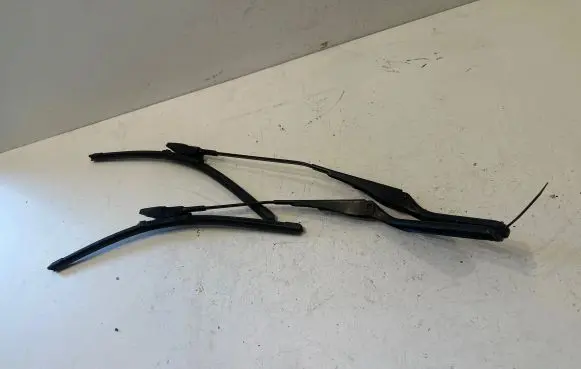 BMW 1 E81 E87 Front wiper blade arm