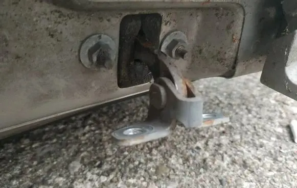 Citroen Berlingo Front door check strap stopper 