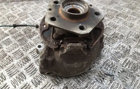 Rear wheel hub
