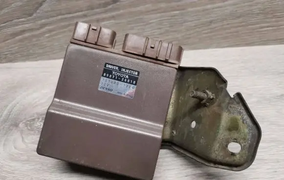Toyota Avensis Verso Fuel injection control unit/module 8987126010 1310001280