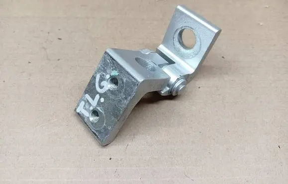 Skoda Octavia Mk2 (1Z) Rear door lower hinge 1Z0833401B